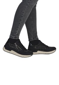 Rieker Baskets basses - schwarz
