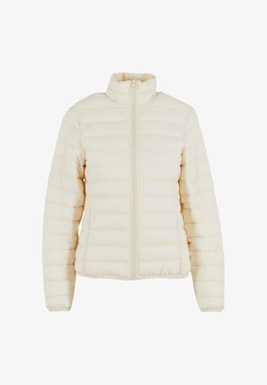 Chaqueta de plumas color crema claro con un alto cuello, cierre completo de cremallera y secciones acolchadas horizontales. Presenta puños y dobladillo elásticos.