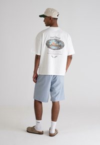 Thumbnail Image 4