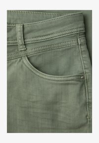 Selezionato, sage green washed