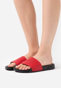 MICHAEL Michael Kors GILMORE SLIDE - Ciabattine - bright red