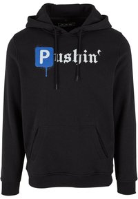 Felpa nera con cappuccio in misto cotone. Presenta un grande logo "P" blu e la parola "Pushin'" in testo stile graffiti bianco. Tasca frontale.