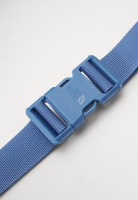 The North Face BERKELEY LUMBAR UNISEX - Diržinis krepšelis - indigo stone-steel blue