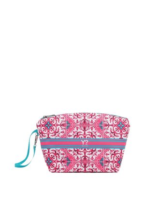 Borsa cosmetica rosa e bianca con accenti turchesi e cinturino da polso staccabile, con una striscia orizzontale centrale con logo.