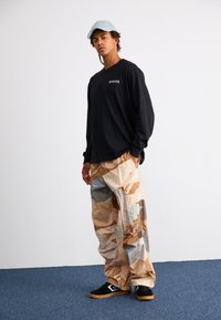 Champion Rochester SURPLUS PARACHUTE PANTS - Cargobukse - beige