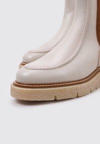 Sandra Fontán BADULES - Botines de cuña - beige