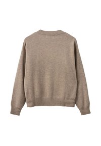 Pulover tricotat bej cu guler rotund, manșete și tiv cu țesătură în relief. Textura pare moale și confortabilă, având o siluetă lejeră.