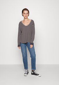 Madewell ROADTRIPPER BOY - Calças de ganga de perna direita - kinzie wash
