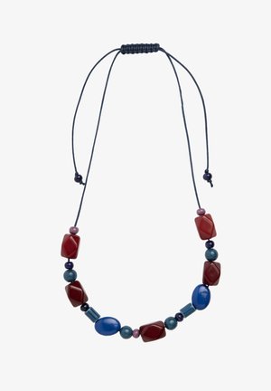 Collana di perline colorate con perline rosse, blu e viola di varie forme, infilata su un cordino nero regolabile.