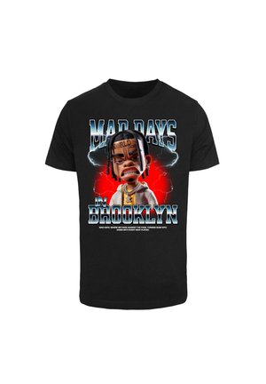 Fekete pamut póló animált karakter grafikával, hangsúlyos szöveggel, ami azt mondja: "ŐRÜLT NAPOK BROOKLYNBAN", színes villám- és díszítőelemekkel.