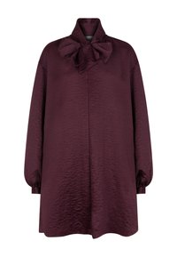Bordeaux oversized blouse met een textuurafwerking, met een hoge kraag en een grote strikdetails bij de hals, lange poffende mouwen.