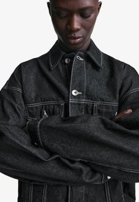 Bershka Cowboyjakker - black