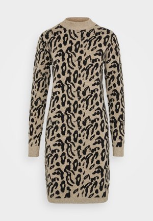 Adītas kleitas gaismas bežā krāsā ar melnu leoparda rakstu. Apaļš kakla izgriezums, garas piedurknes un taisna apakšmala. Mīksta tekstūra.