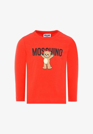 Czerwona, długosleeve'owa koszulka z bawełny, z grafiką misia i napisem "MOSCHINO" w kolorze czarnym. Miękka tekstura i okrągły dekolt.