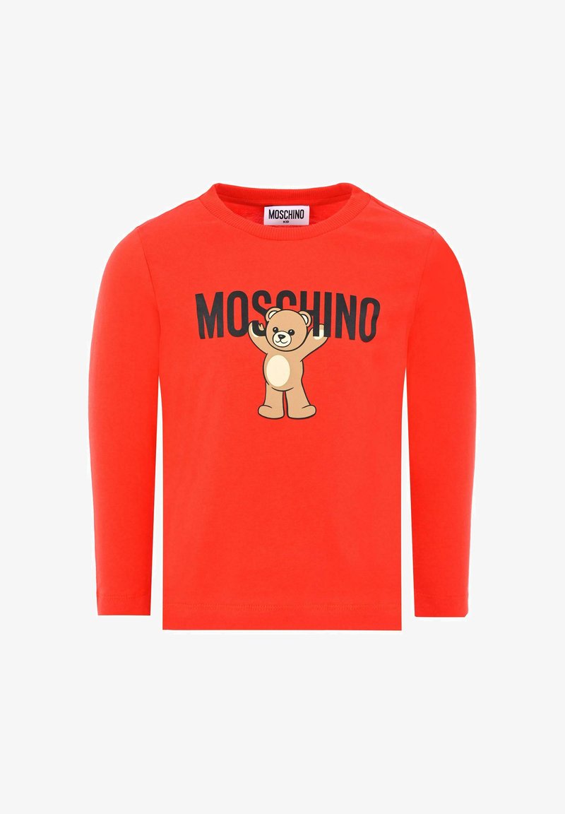 Rode langemouwen T-shirt van katoen, met een berenafbeelding en "MOSCHINO"-tekst in zwart. Zachte textuur en ronde hals.