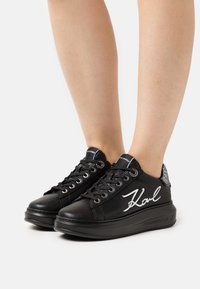 KARL LAGERFELD - Sneakersy niskie Miniatura obrazu 1