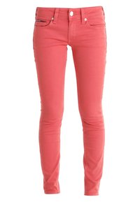 Jeans skinny rosas con cierre de cremallera y botón, diseño de cinco bolsillos, textura suave y silueta ajustada.