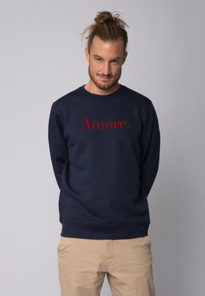 Donkerblauwe sweatshirt van katoen, met een rode opdruk met de tekst "Amore." Ronde hals en geribde manchetten met een relaxte pasvorm.