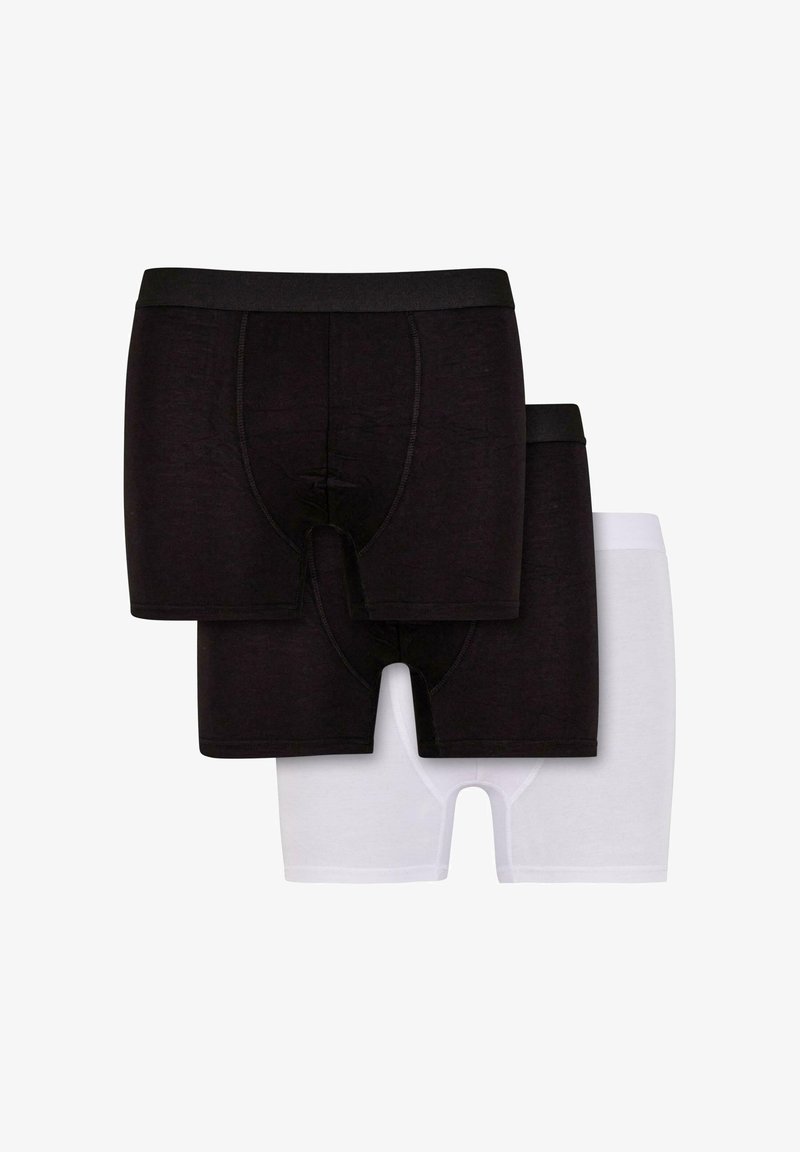 Kokvilnas bokseru šortu komplekts, ietver divus melnus un vienus baltus šortus. Iezīmēts ar elastīgu jostasvietu un klasisku taisnstūra griezumu. Mīksta auduma tekstūra.