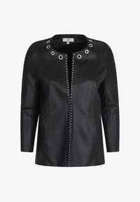 Veste en cuir synthétique noire avec un col rond, des accentuations en œillets argentés et une fermeture éclair à l'avant. Présente des clous décoratifs le long de la fermeture.