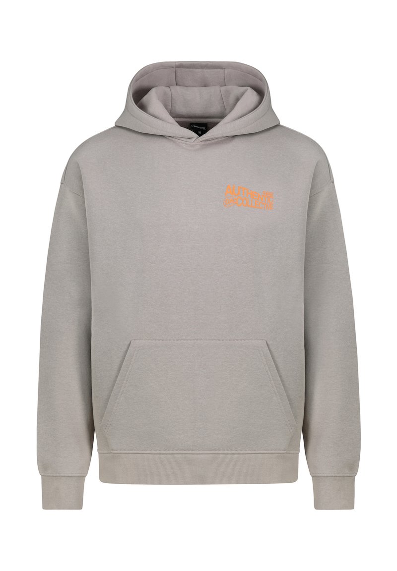 Grauer Kapuzenpulli mit einer Kängurutasche, gerippten Bündchen und einem orangefarbenen "AUTHENTIC COLLECTIVE"-Logo auf der linken Brust. Weicher Stoff.
