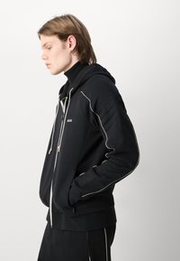 BOSS SAGGY - Felpa con zip - black