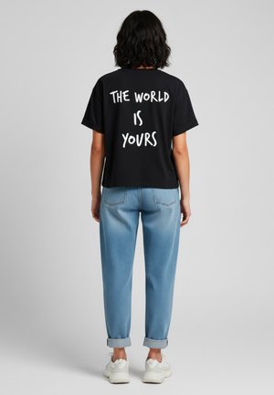 THE WORLD IS YOURS ROLL UP 25 - T-shirt imprimé - black