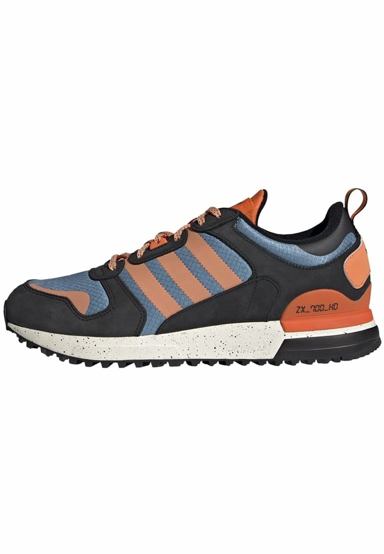 adidas vestiti 700