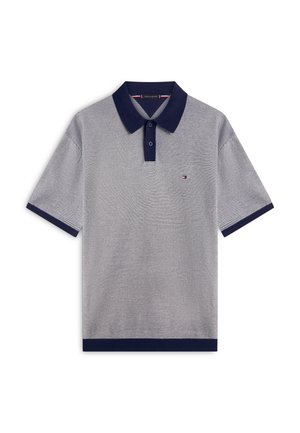 Szürke és tengerészkék csíkos galléros póló, két gombbal és tengerészkék díszítéssel a galléron és az ujjakon. Texturált anyag.