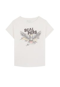 Camiseta blanca de manga corta con un diseño gráfico que presenta un águila, un corazón y el texto "SCOLPERS" en letras negritas.