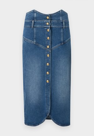 Gonna midi in denim blu con bottoni dorati frontali, vita alta, passanti per cintura e orlo curvo.