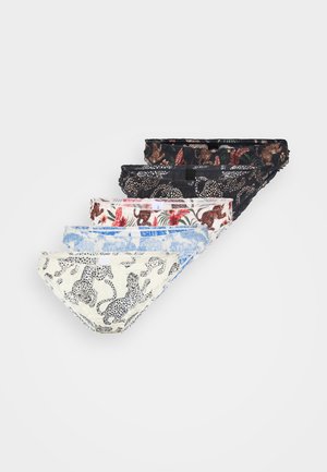 Zestaw pięciu par kobiecych majtek z różnorodnymi wzorami kwiatowymi i zwierzęcymi, w kolorach czarnym, białym, niebieskim i kremowym.
