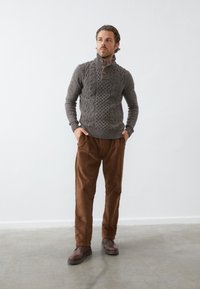 Pier One Jersey de punto - taupe