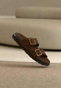 Δεν επιλέχθηκε, dark brown