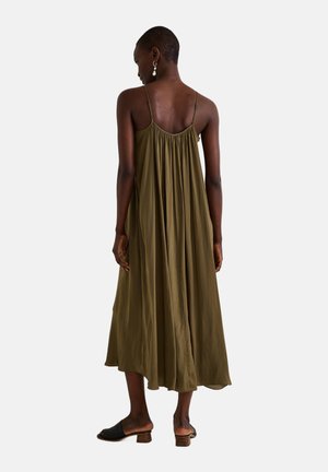 Monoprix, AMPLE À BRETELLES - Robe longue - kepi
