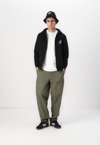 Thumbnail Image 4