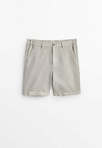 Shorts décontractés beige clair avec fermeture par bouton et zip, passants pour ceinture et poches latérales avant, posés à plat sur un fond blanc.