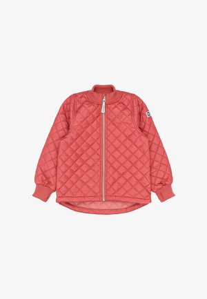 Chaqueta acolchada color coral con mangas largas, cierre delantero con cremallera y puños de canalé. Cuenta con cuello redondo y un logo en la manga izquierda.