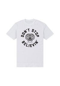 Bílý triko s černým textem "DON'T STOP BELIEVIN'" zakřiveným kolem černého designu skaraba a se slovem "JOURNEY" pod ním.