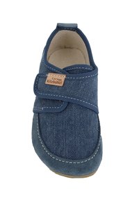 Blauer Textilschuh mit Klettverschluss, Gummisohle und kontrastierender Naht. Verfügt über ein weiches Innenfutter für zusätzlichen Komfort.