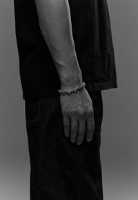 SEMI TEXTURED SEAMLESS LINK BRACELET UNISEX - Käevõru - silver coloured