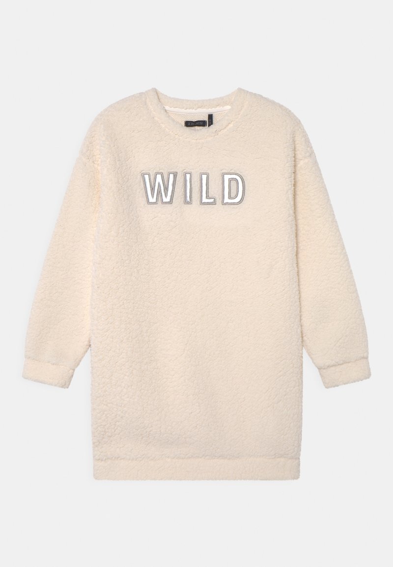 Sudadera de forro polar de color crema con textura suave, con la palabra "WILD" bordada en gris en el pecho. Mangas largas, cuello redondo.