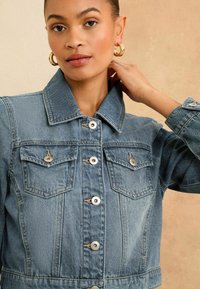 Love & Roses PETITE  - Jeansjacka - authentic blue