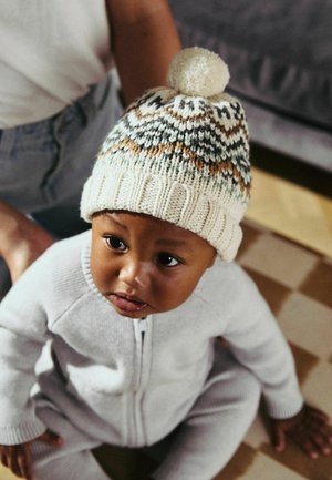 POM - REGULAR FIT - Kootud müts - ecru cream fairisle pattern