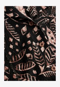 Valgt, black brown print