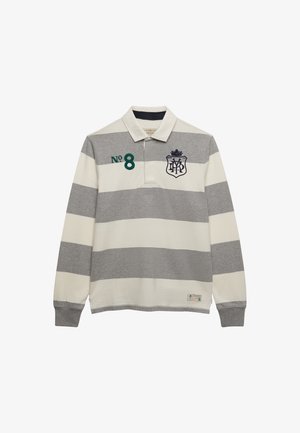 Koszulka rugby z długim rękawem w szerokie, poziome szare i białe paski, ciemnozielona liczba "No 8" na lewej piersi oraz granatowy herb na prawej piersi.