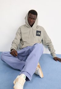 The North Face FINE HOODIE - Sportinis megztinis - clay grey