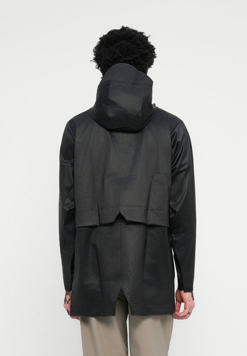 Rains ® Black Longer Jacket für 110 € Kostenlose Lieferung