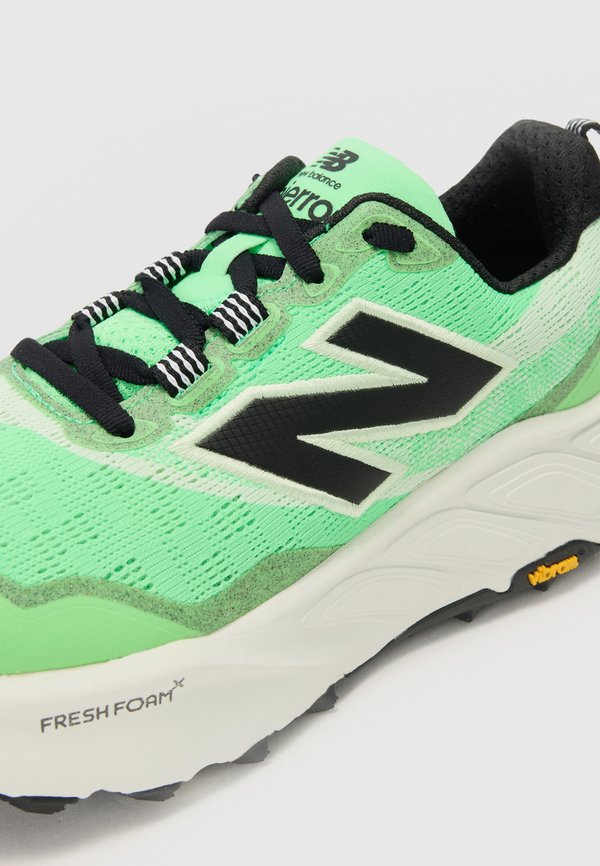 FRESH FOAM X HIERRO V9 - Trail running shoes - electric jade4