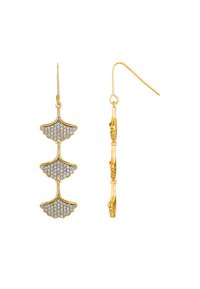 Orecchini color oro con tre livelli a forma di ventaglio, ciascuno decorato con strass trasparenti. Design con gancio in filo e accenti testurizzati.